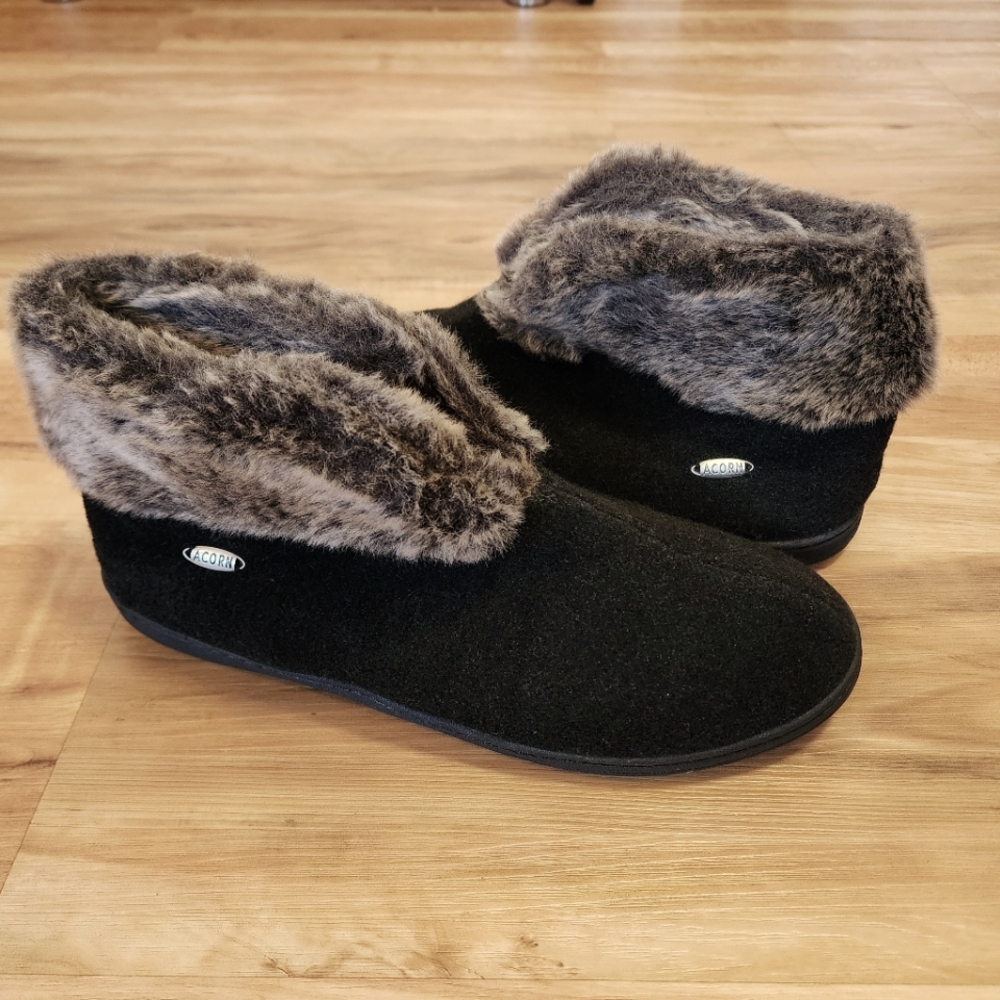 Acorn sz 9.5-10.5 Faux Fur Chinchilla Bootie Slipper with Indoor/Outdoor Sole